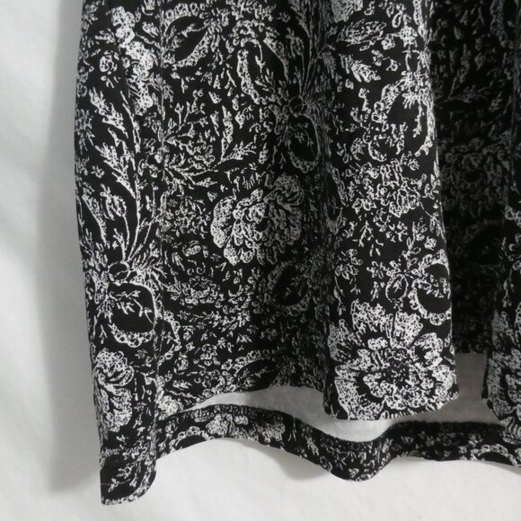 CROFT & BARROW Classic Tee | large | Floral Short Sleeve Black and White T-Shirt - Picture 7 of 15